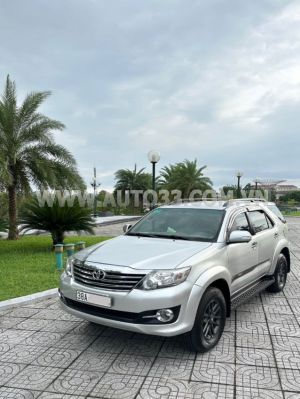 Xe Toyota Fortuner 2.7V 4x2 AT 2015