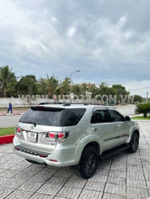 Xe Toyota Fortuner 2.7V 4x2 AT 2015