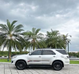 Xe Toyota Fortuner 2.7V 4x2 AT 2015
