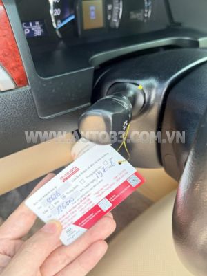 Xe Toyota Camry 2.0E 2012